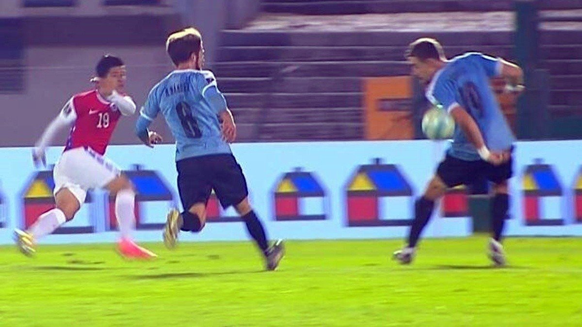 Revelan el diálogo entre Aquino y el VAR por penal no cobrado a Chile