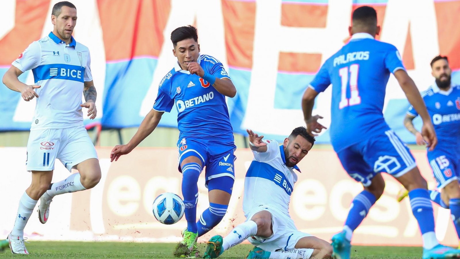 Previo al clásico: La UC disparó contra Universidad de Chile en redes sociales