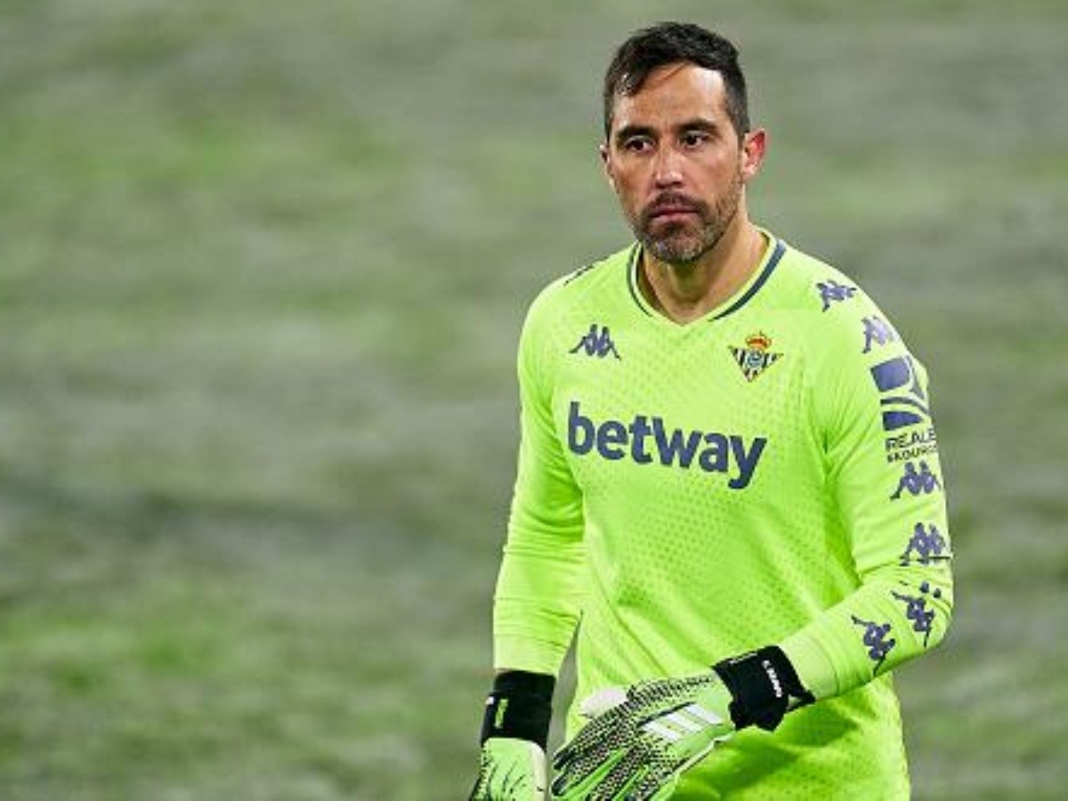 Por nueva lesión, Claudio Bravo se perderá los partidos de Real Betis