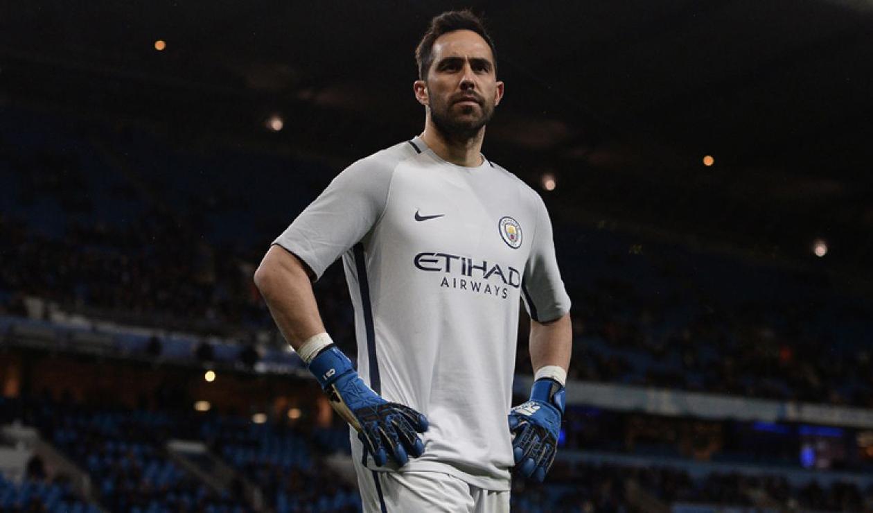 Claudio Bravo se despidió del Manchester City