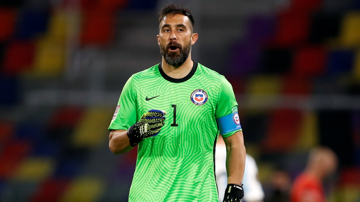 ¿Claudio Bravo regresa la próxima temporada a Colo Colo?