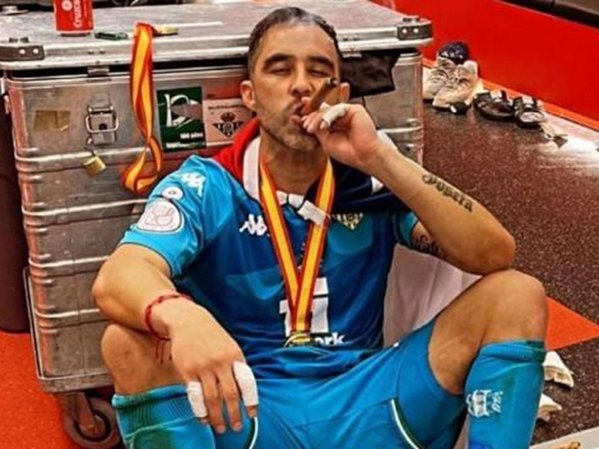 Con pizza y cervezas: El festejo de Bravo con el Betis tras ganar la Copa del Rey