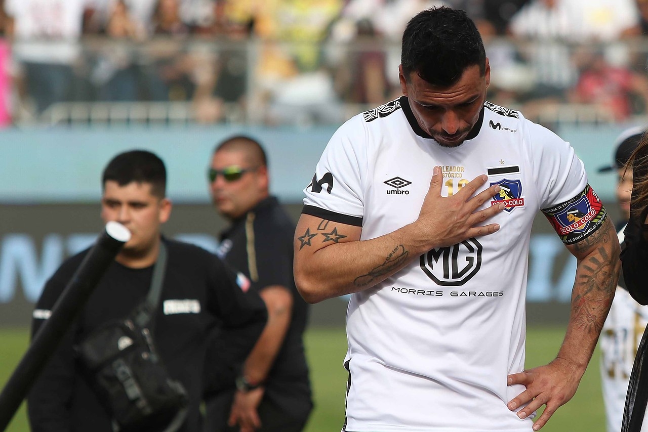 Prensa uruguaya acusa a Colo Colo de romper la burbuja sanitaria en Montevideo