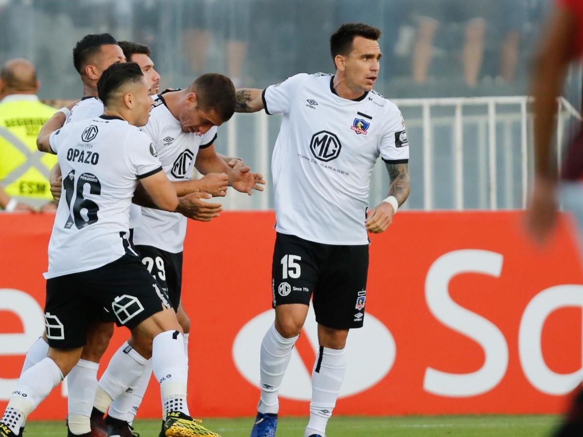 Colo Colo busca superar la crisis frente a Peñarol por Copa Libertadores