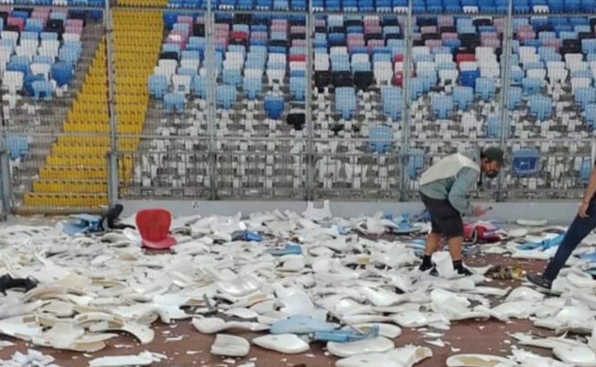 Más de mil butacas destruidas: El paso de la Garra Blanca en Antofagasta