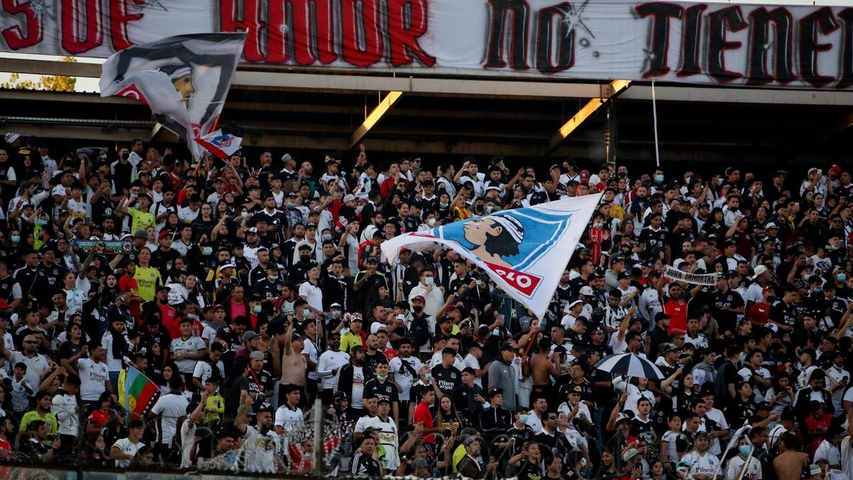 Hinchas de Colo Colo protagonizan incidentes en la previa ante River Plate