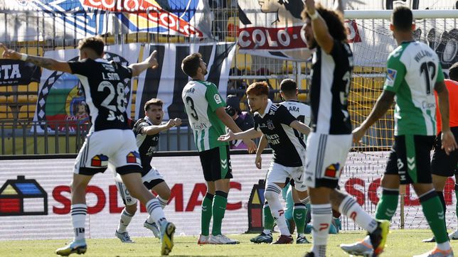 Colo Colo volvió a derrotar a Real Betis en un duelo que terminó encendido