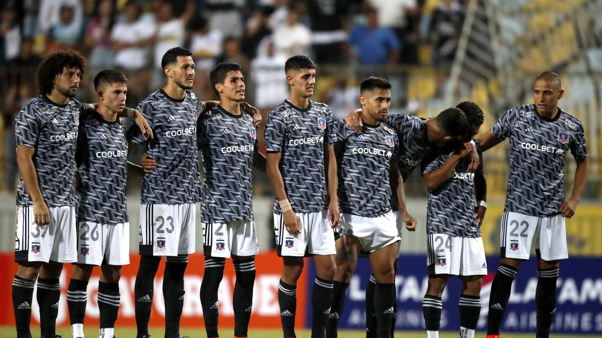 Adidas no cumplirá plazo y Colo Colo deberá improvisar otra camiseta