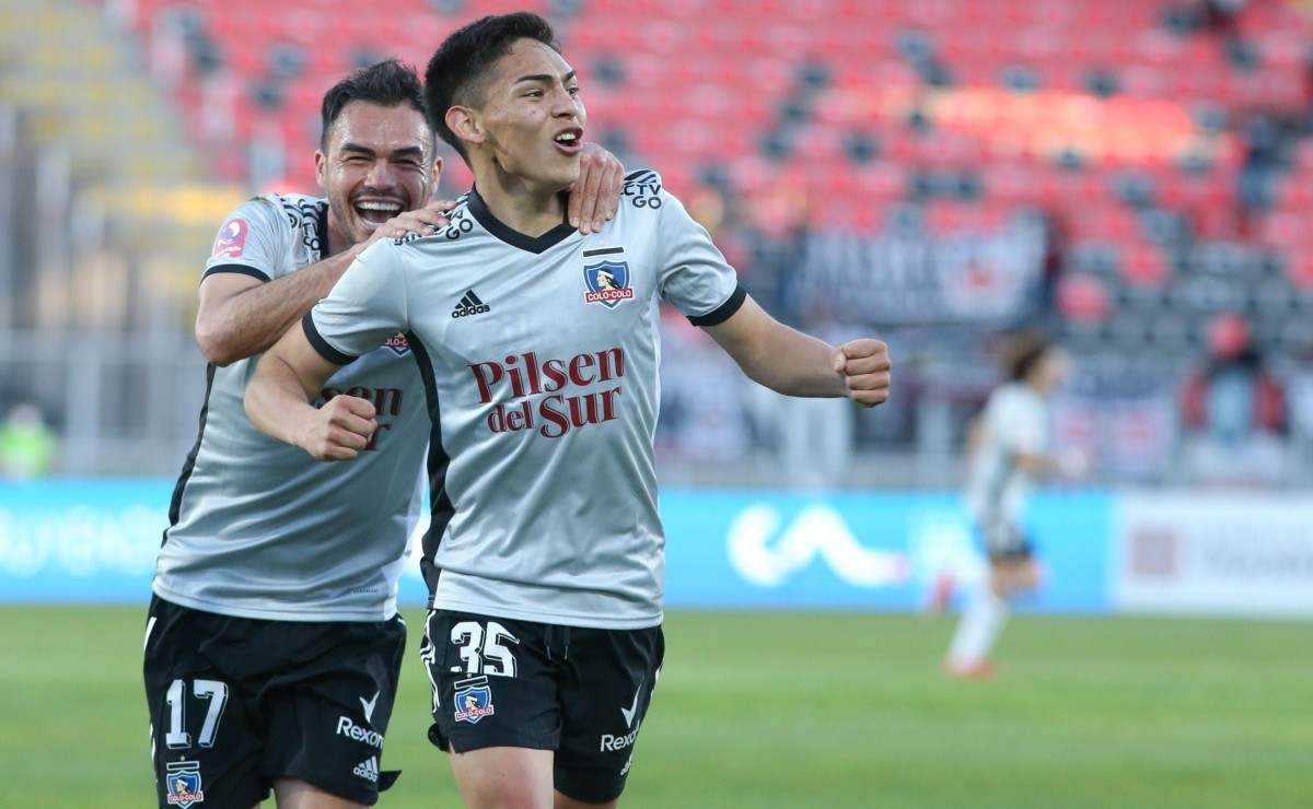(Goles): Hinchas de Colo Colo aplauden a crack tras título en Copa Chile