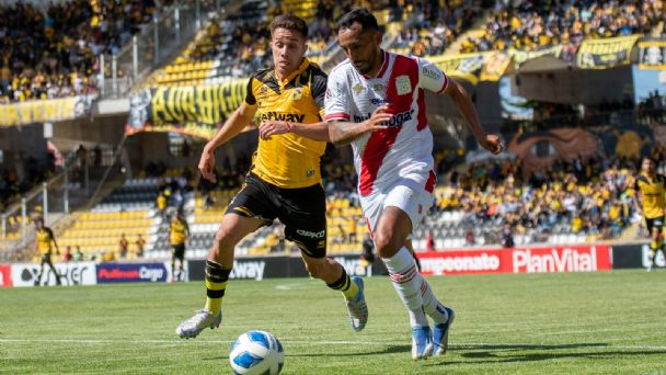 Coquimbo aprovechó tropiezos rivales, igualó con Curicó y se quedó en primera