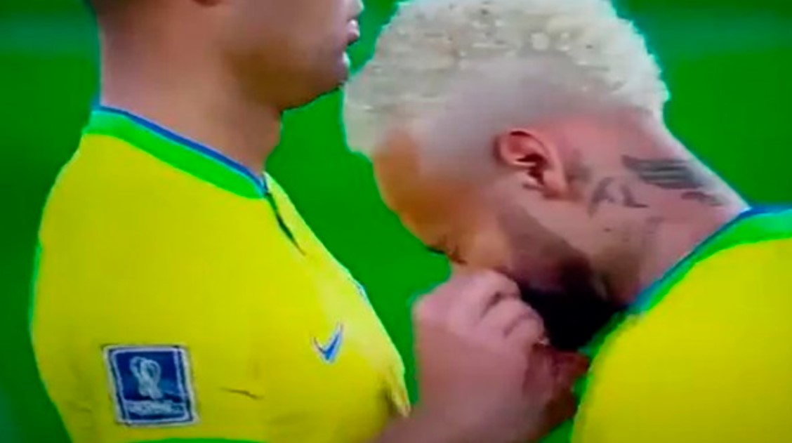 Casemiro causó polémica por aplicar misterioso elemento en la nariz a Neymar