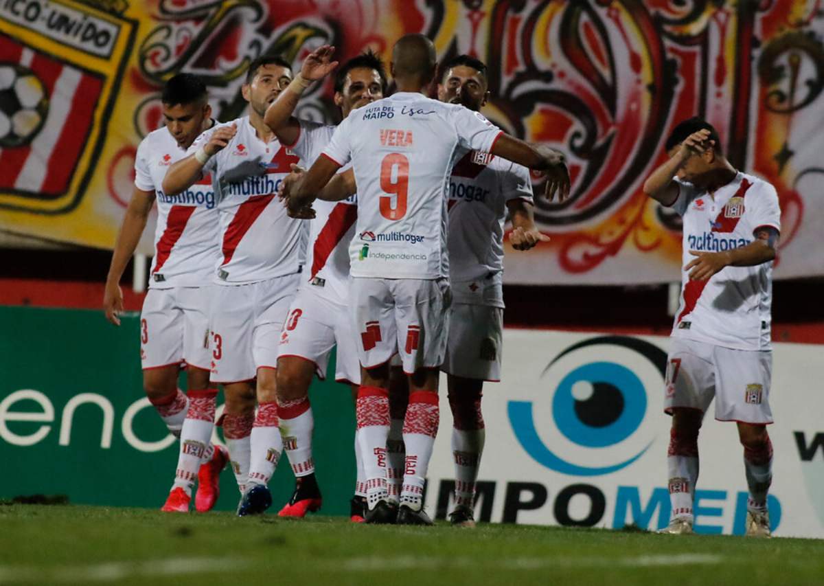 Curicó Unido confirmó que un jugador dio positivo por Covid-19