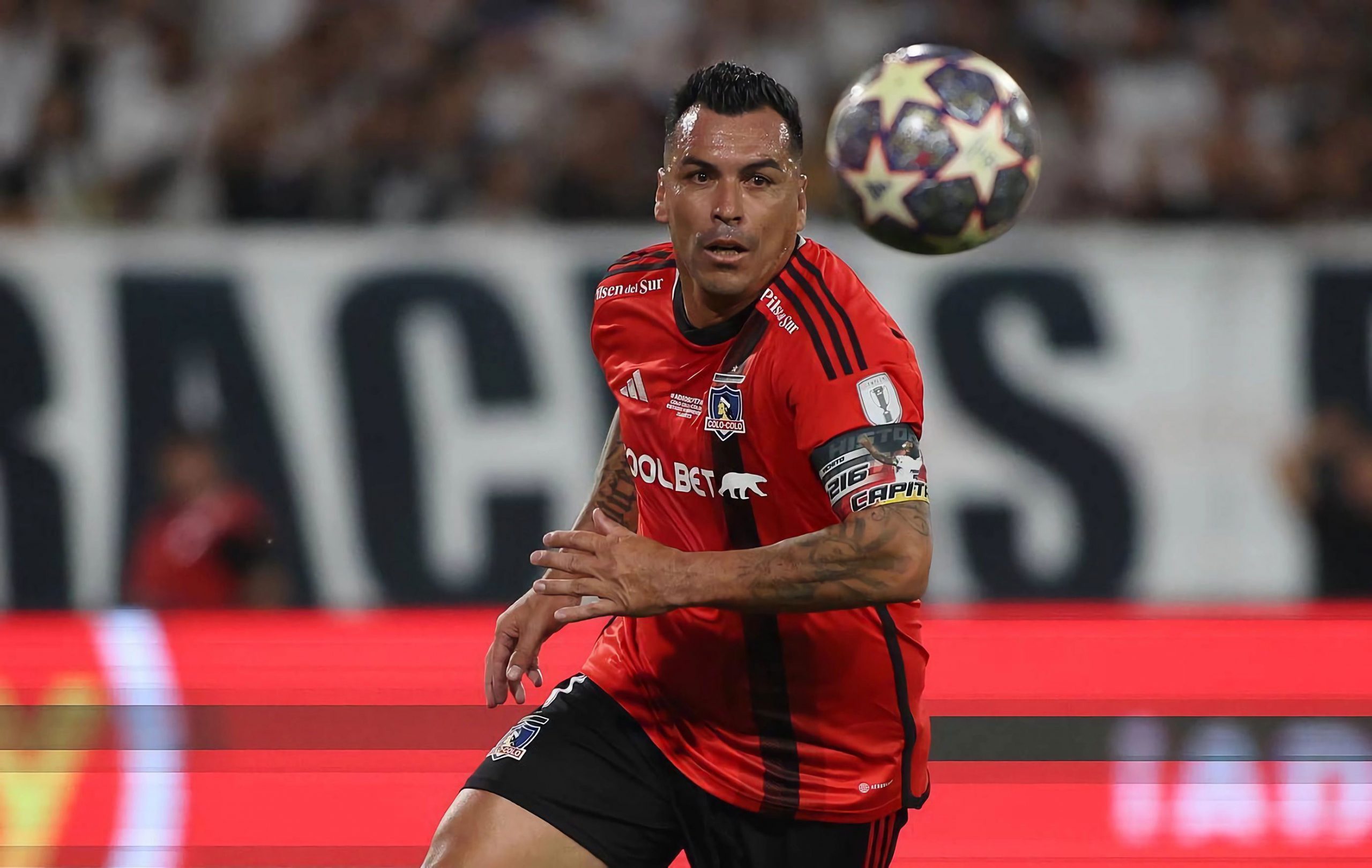 Colo Colo derrotó a Colón en el emotivo adiós de Esteban Paredes