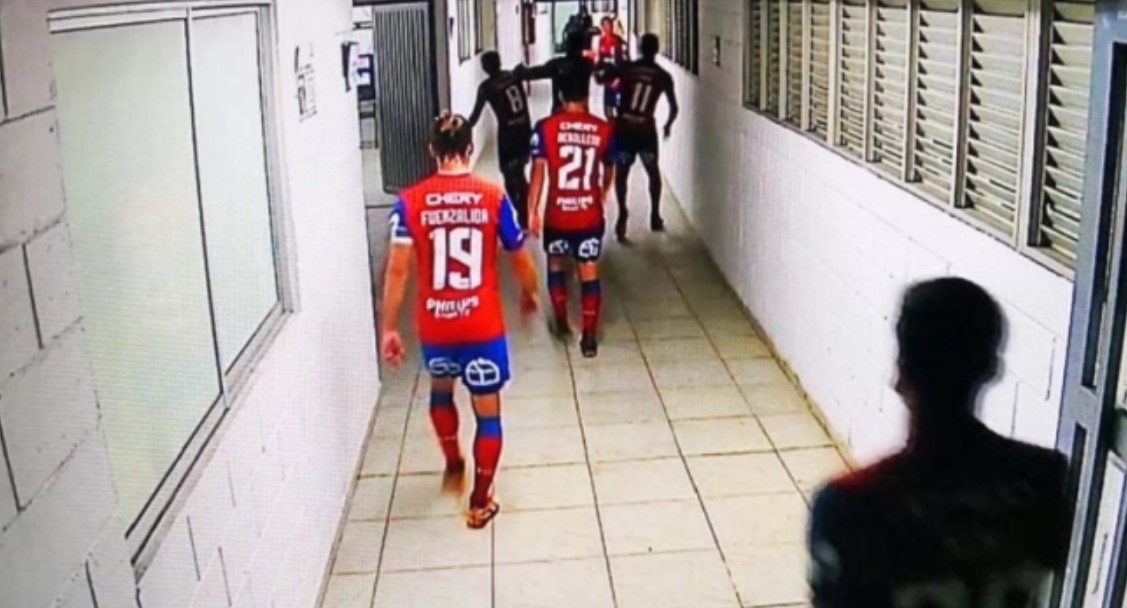 Dituro en la polémica: Empujó a Saavedra y Aued tras el debut en la Libertadores