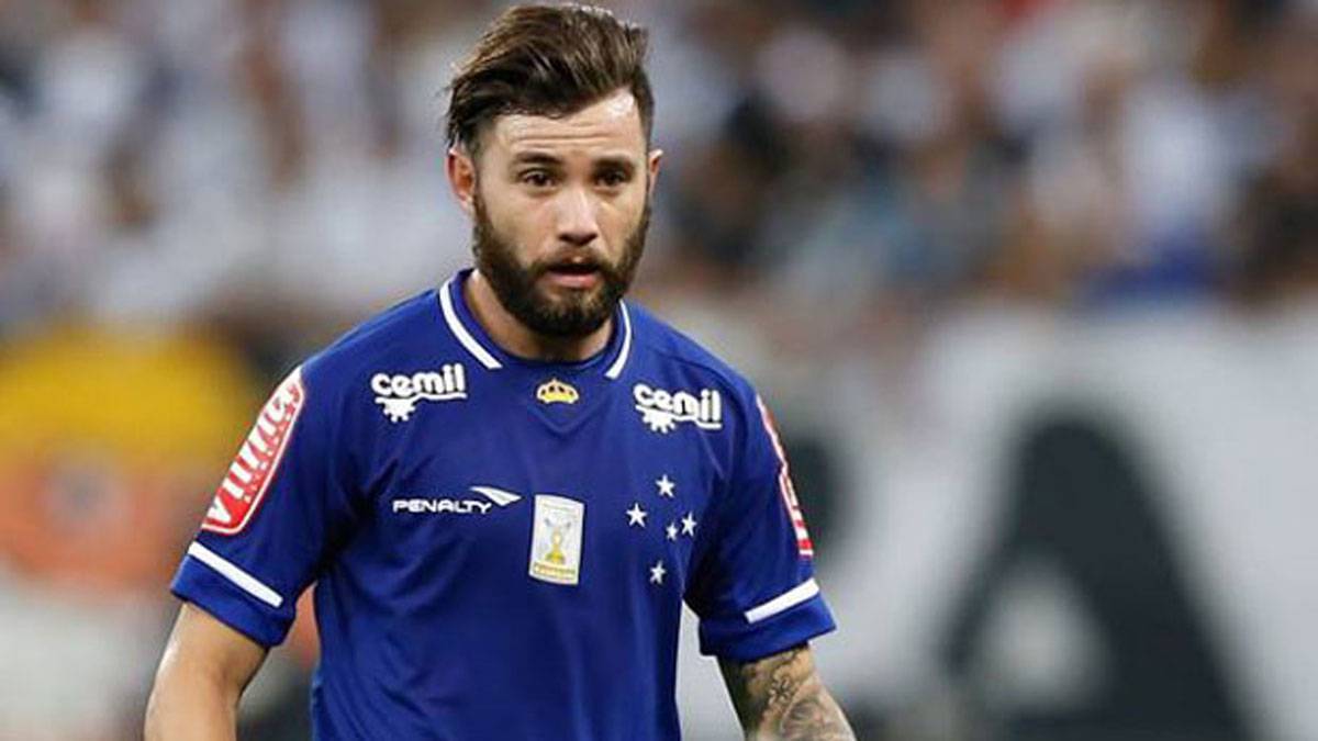 La ‘U’ quiere fichar a Eugenio Mena para la próxima temporada