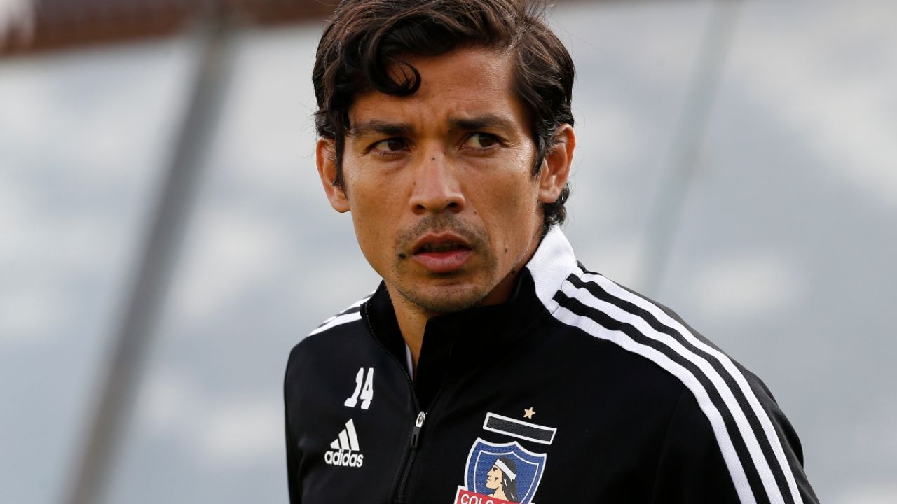 ¡Contra Paredes y Fernández! Hinchas de Colo Colo furiosos tras empate