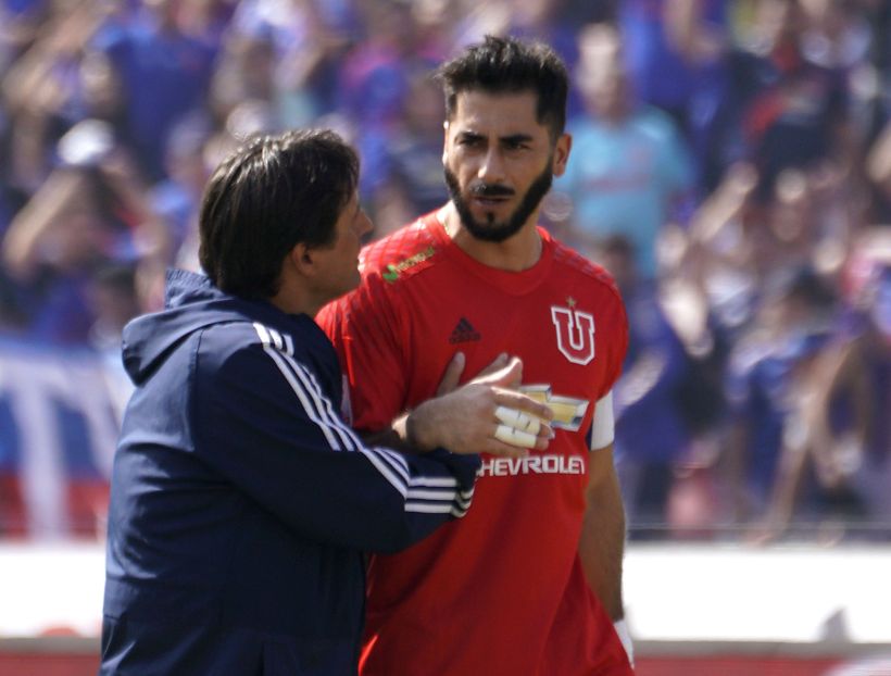 Johnny Herrera, lamenta la actuación de los hinchas