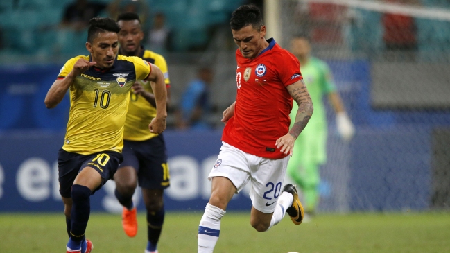 Se quieren llevar a Charles Aranguiz