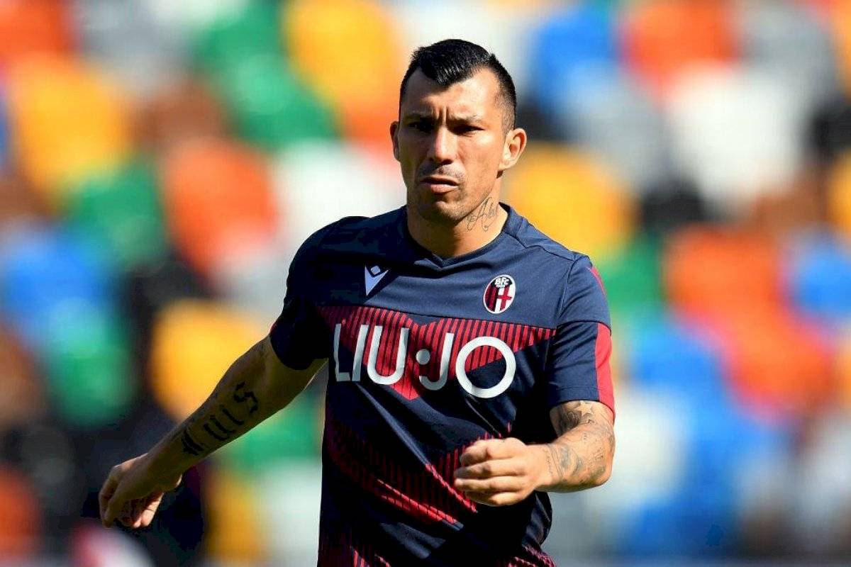 Gary Medel renunció a un mes de sueldo en Bologna