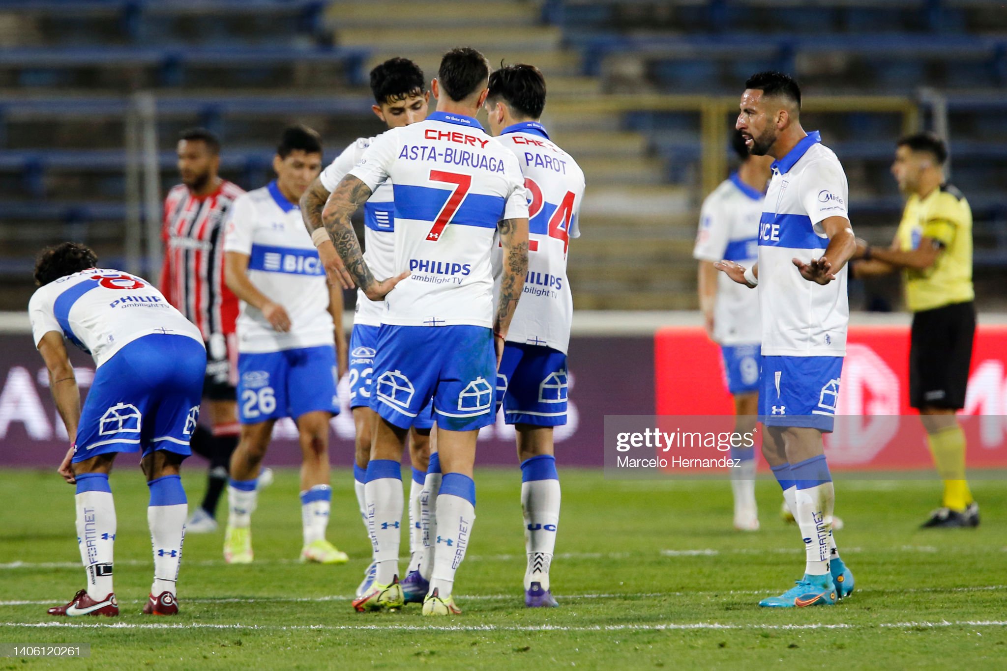 Católica pierde a uno de sus jugadores por lesión hasta el 2023