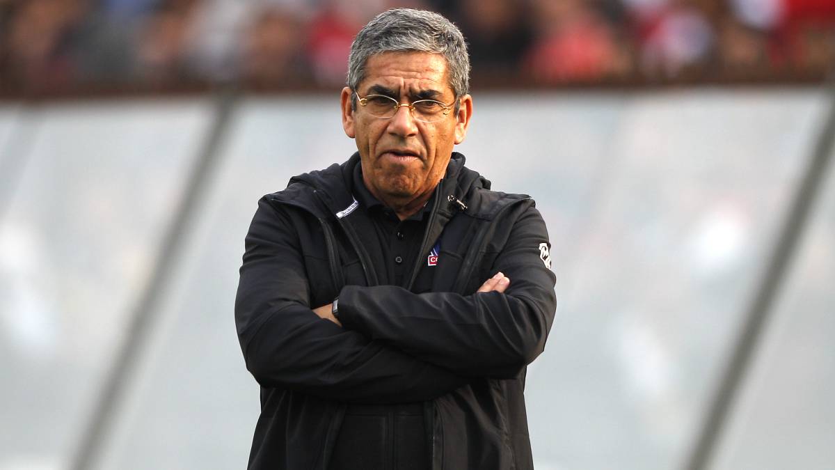 Espina confirmó que Gualberto Jara seguirá siendo el DT de Colo Colo