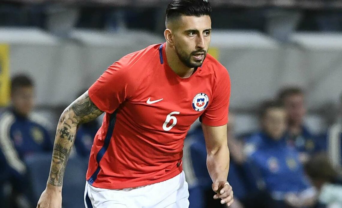 Hinchas de La Roja no tuvieron piedad con Maripán