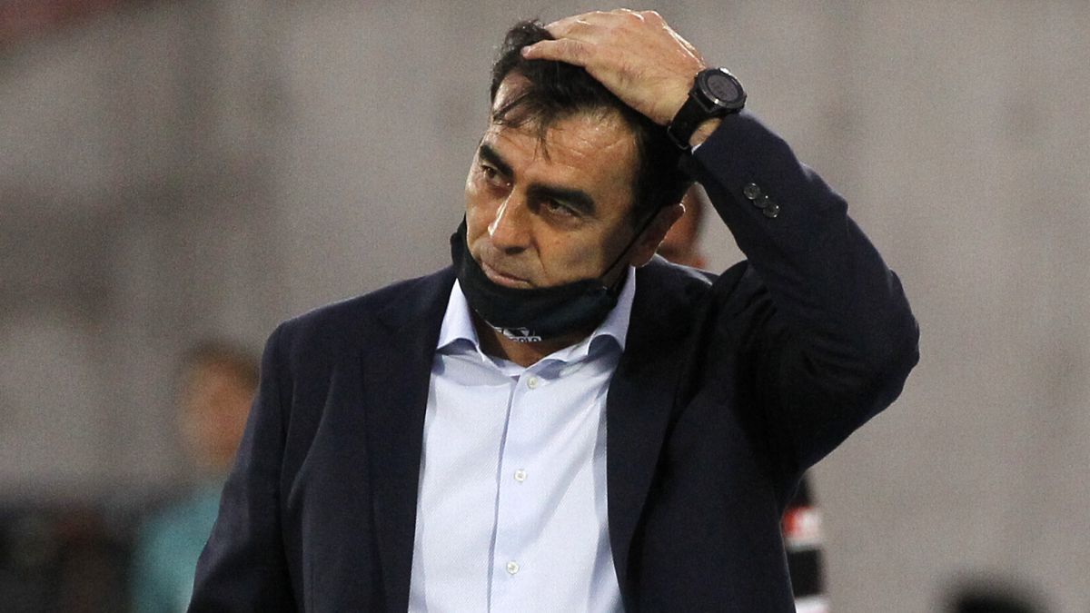 Nuevo traspié para Quinteros: Refuerzo que exigió no llegará a Colo Colo