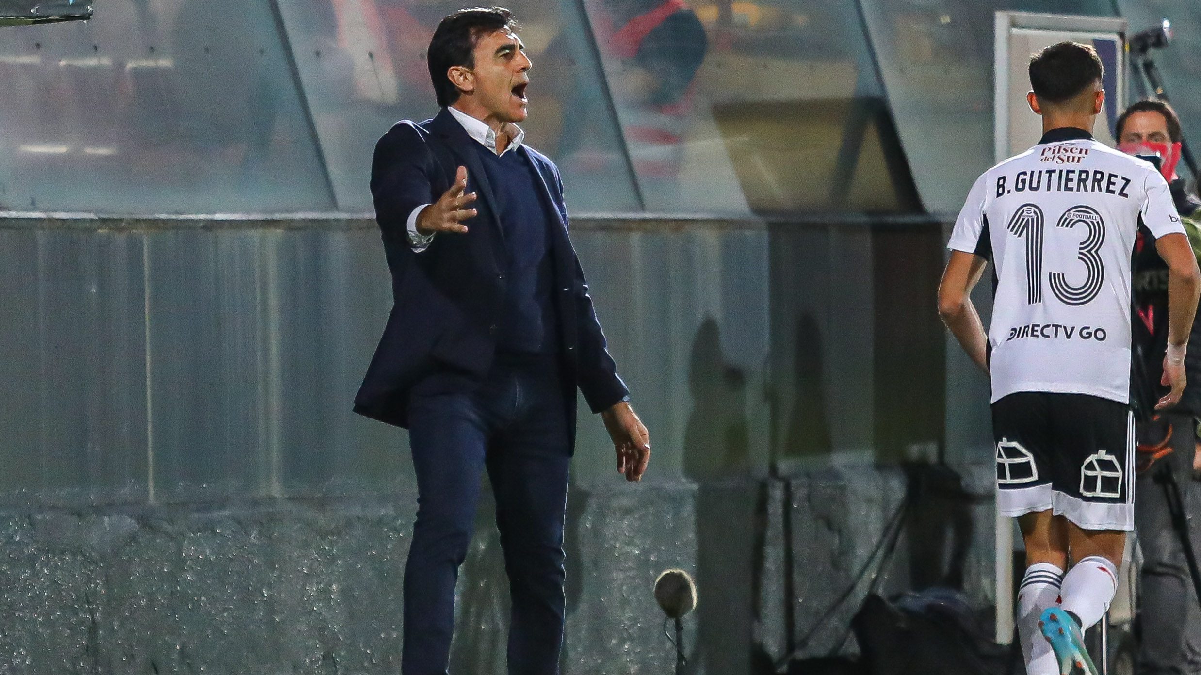 Gustavo Quinteros en picada contra el VAR tras perder con Unión Española