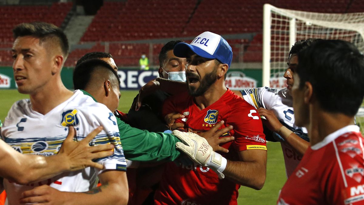 La explicación de Francisco Alarcón tras provocar a Johnny Herrera
