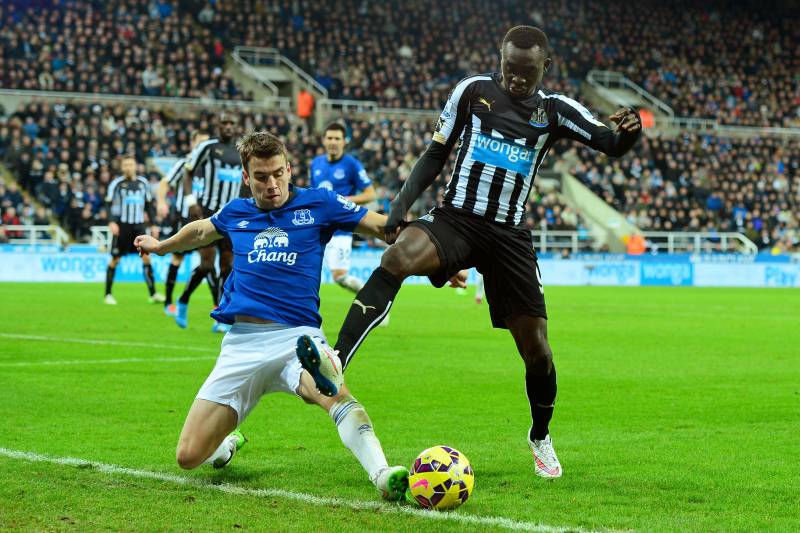 El Newcastle remonta al Everton con un Ayoze decisivo