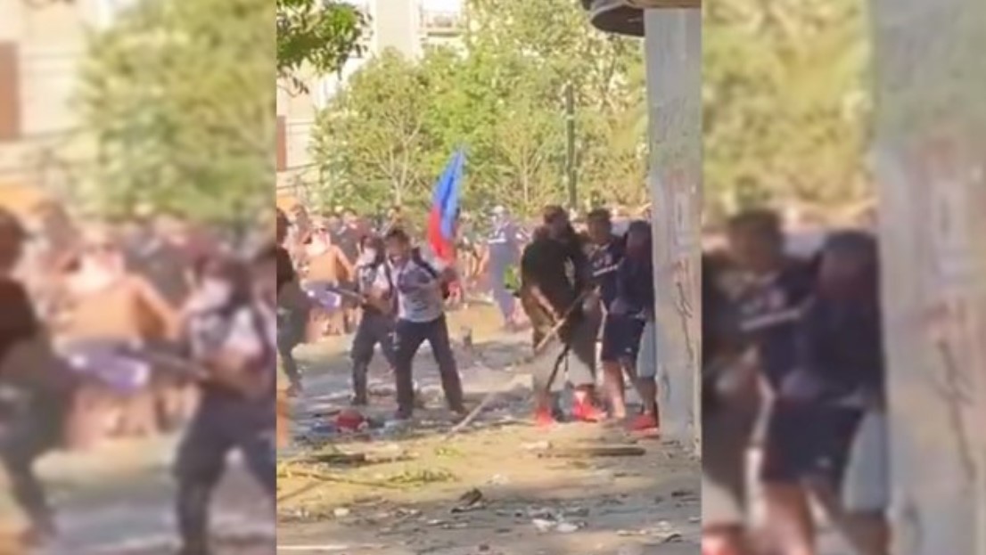 (Videos) Hinchas de la ‘U’ y Colo Colo se enfrentaron en Plaza Italia