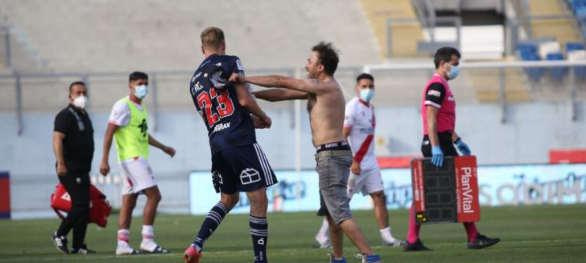 (Videos) Hinchas de la ‘U’ increparon a jugadores tras nueva derrota