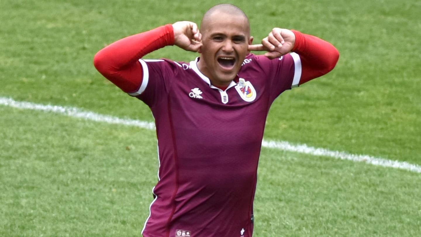 «Pelao muerto, el equipo no te quiere»: Suazo se enojó con ayudante de Poyet