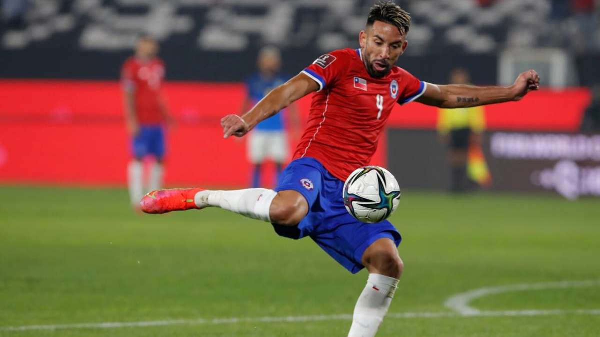 Mauricio Isla: «No estoy en rendimiento top para jugar por mi selección»