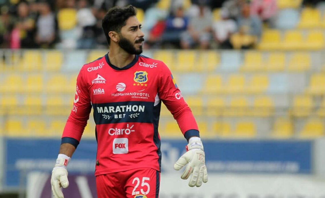 Johnny Herrera define si se retira o no del fútbol profesional