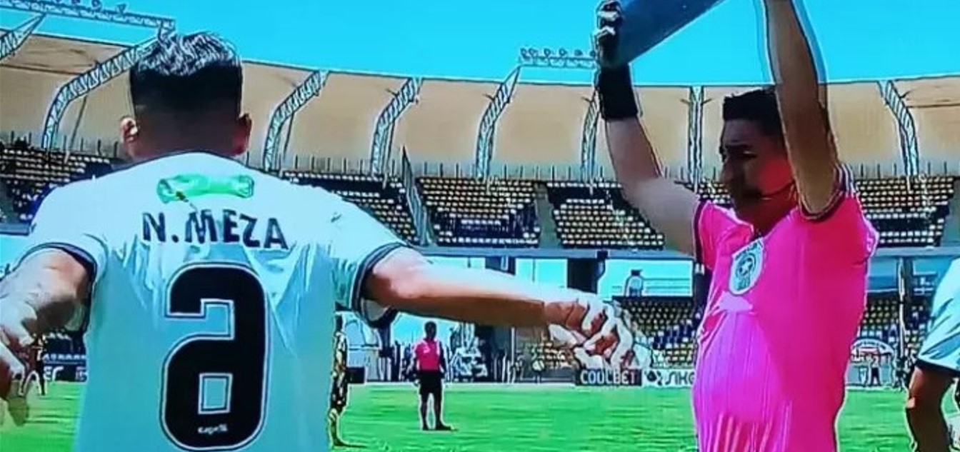 Jugador de Palestino jugó con número al revés y desató burlas en redes