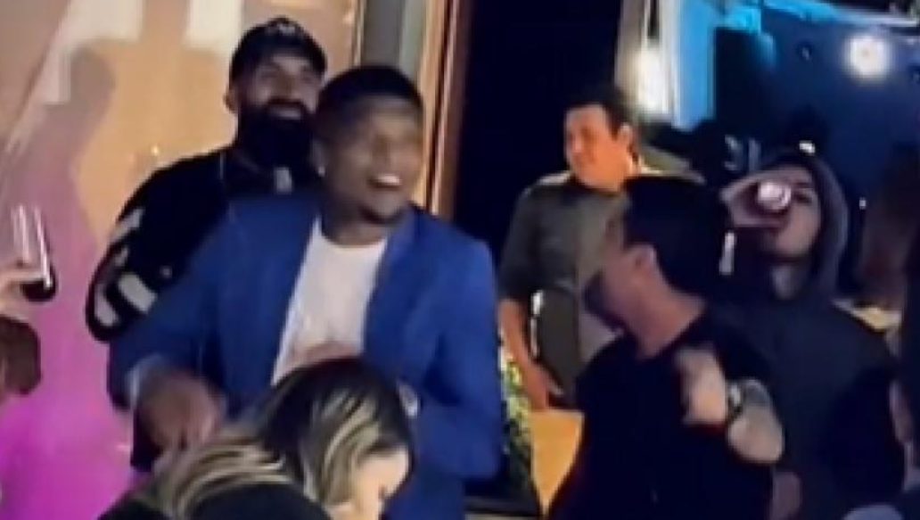«Lindo papelón»: Hinchas de la ‘U’ destrozan a Junior Fernandes por irse de fiesta