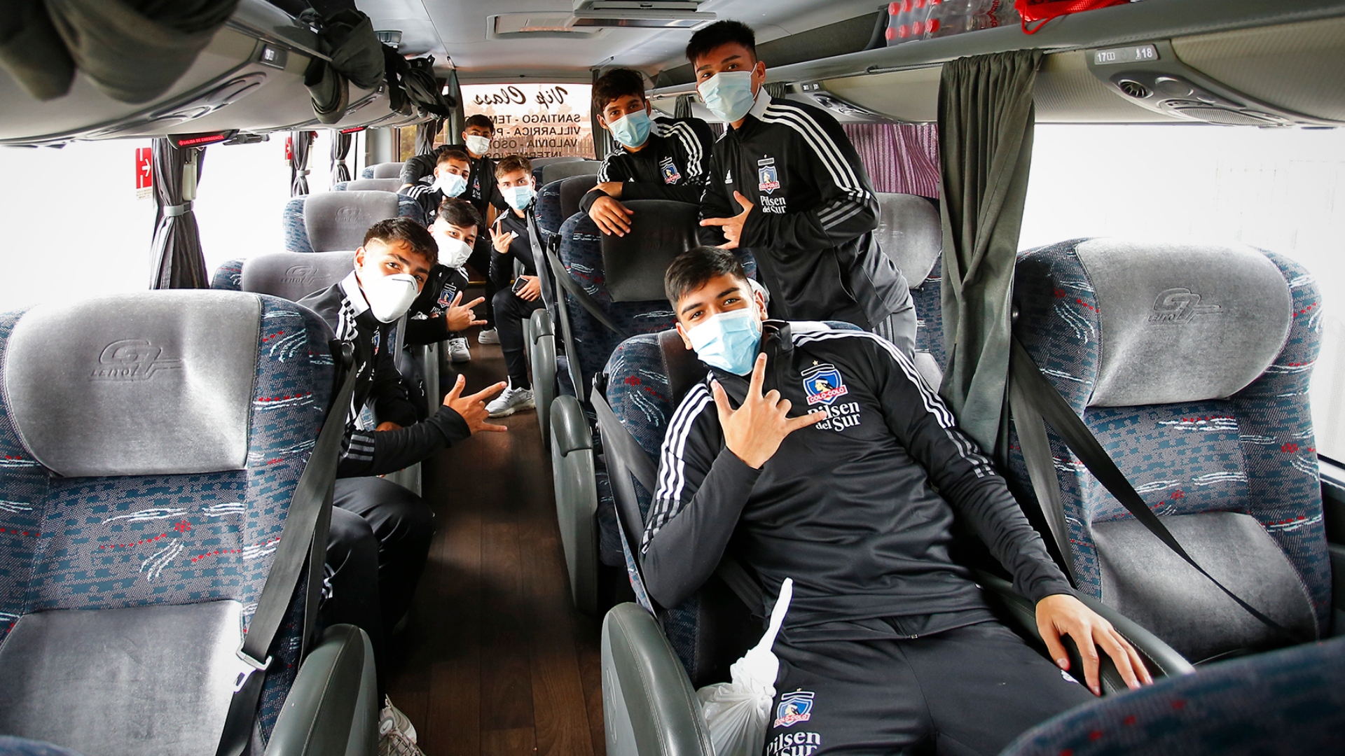 Equipo juvenil de Colo Colo emprendió su viaje para enfrentar a Ñublense