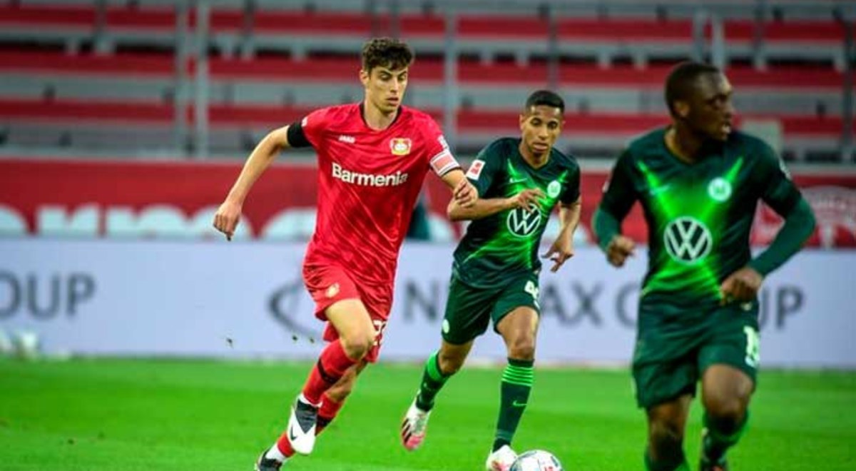 Con Aránguiz en cancha, Leverkusen fue goleado por Wolfsburgo