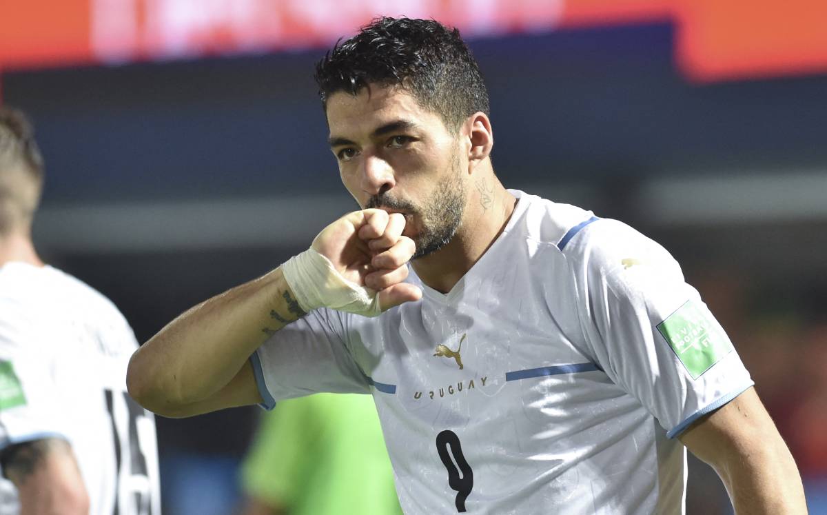 Luis Suárez devuelve a Uruguay a la zona de clasificación