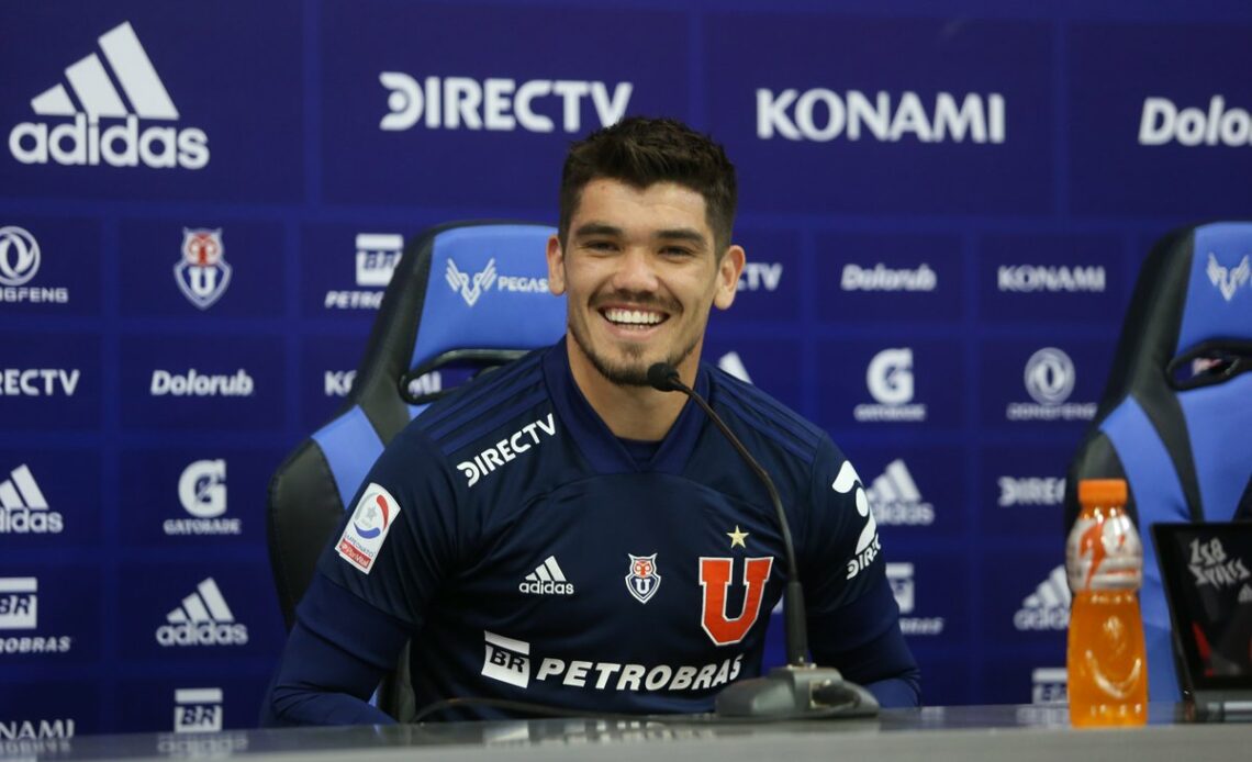 Luis Casanova continúa en Universidad de Chile