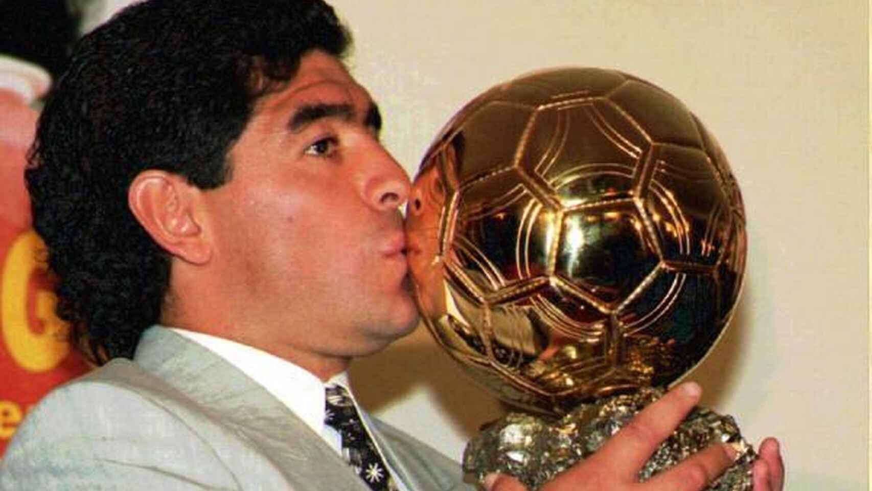 Tres empleados fúnebres filtraron fotos de Diego Maradona muerto