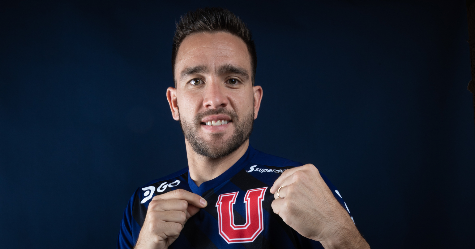 Zaldivia comienza a convencer a los hinchas de la U: «Solo me queda rendir”