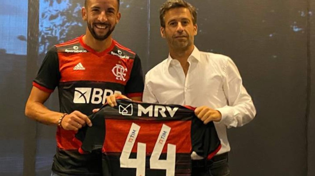 Flamengo hizo oficial la incorporación de Mauricio Isla