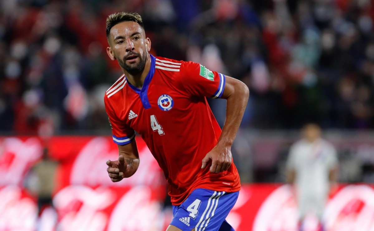 Mauricio Isla retornó a las prácticas de La Roja