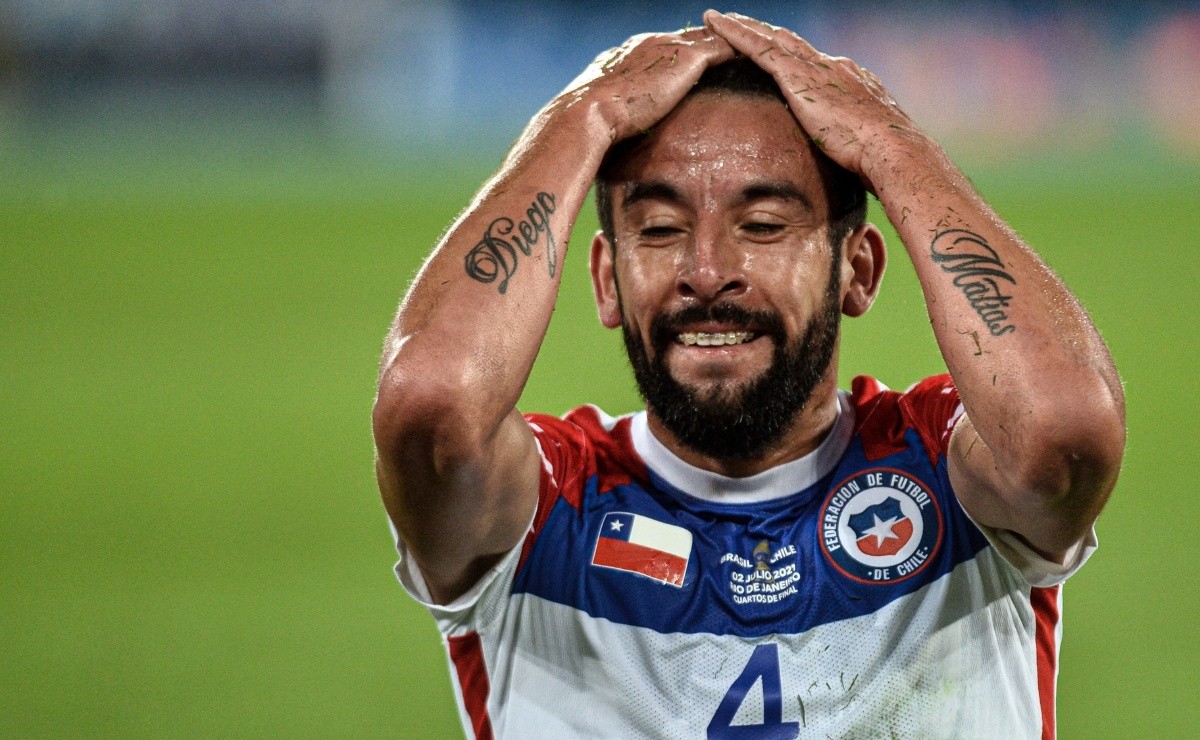 ¡Último minuto! La Roja sufre baja por Covid-19: Mauricio Isla no jugará