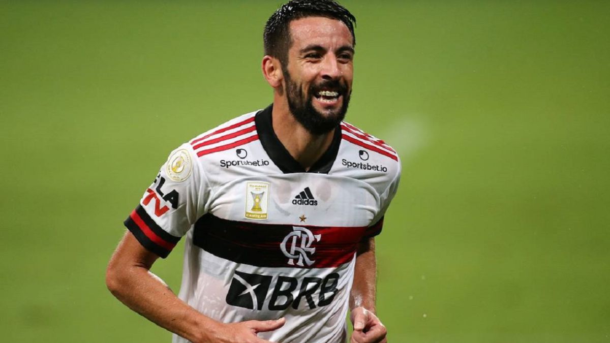 Aseguran que Mauricio Isla no continuará en el Flamengo