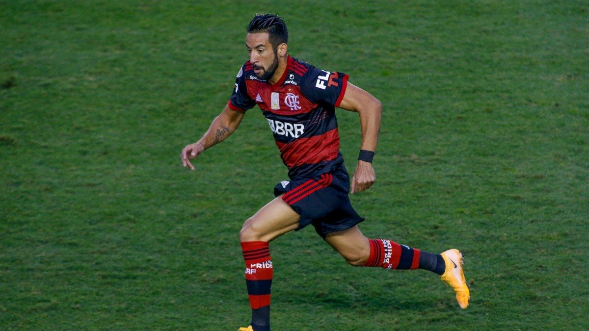 Mauricio Isla debutó en Flamengo de Brasil