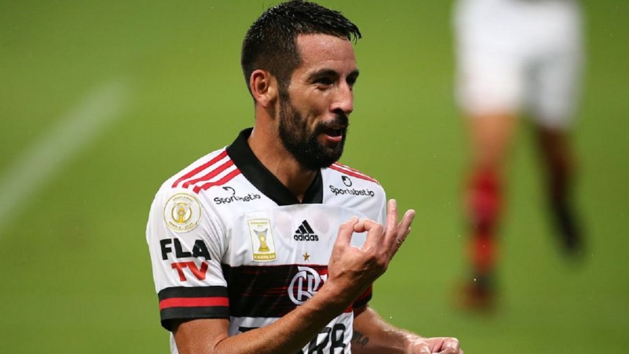 Pese a la victoria del Flamengo, hinchas criticaron a Mauricio Isla