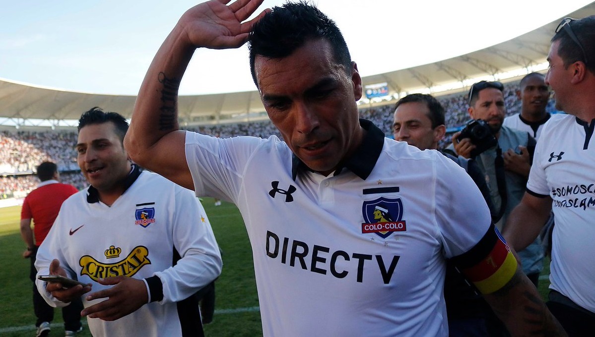 Paredes podría dejar Colo Colo por guerra de sueldos